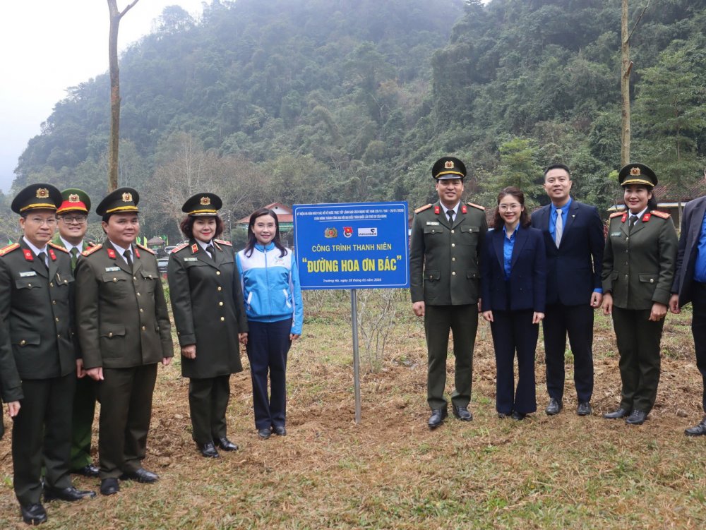 'Theo dấu chân Người' trên quê hương cách mạng Cao Bằng