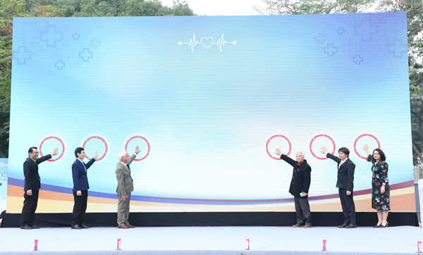 Hơn 1,000 người cao tuổi Thủ đô được tư vấn, chăm sóc sức khoẻ miễn phí