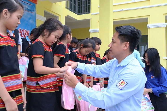 Xuân sớm trên đại ngàn