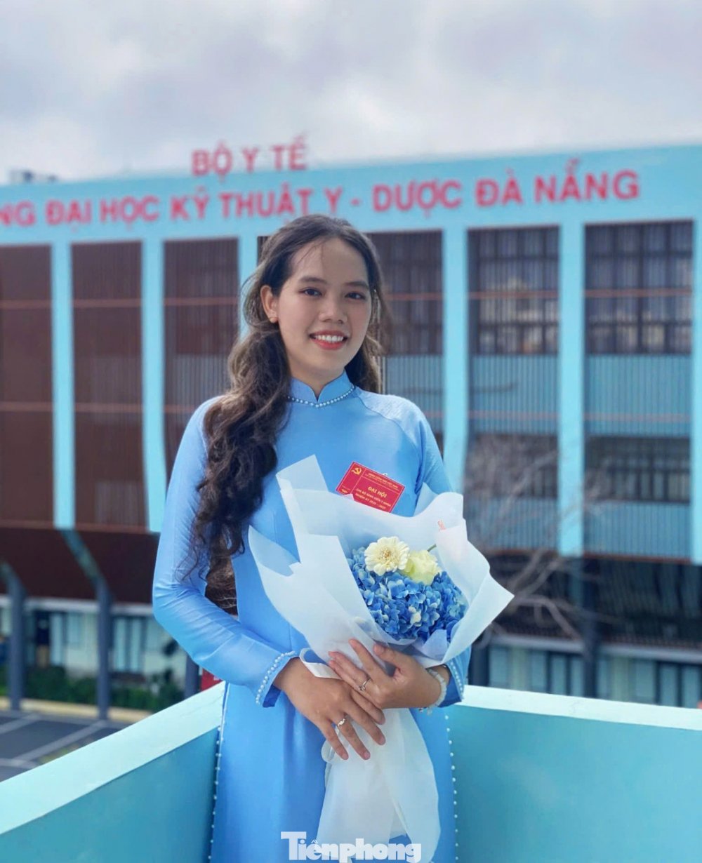 Đứng trong hàng ngũ của Đảng không chỉ tự hào mà còn đầy trách nhiệm