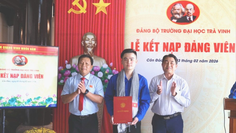 Sinh viên được kết nạp Đảng tại Côn Đảo vào đúng ngày thành lập Đảng