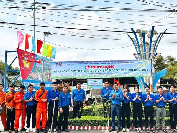 Vĩnh Long: Nhiều phần quà ý nghĩa tặng gia đình chính sách, thanh niên công nhân dịp Tết Nguyên đán 2026