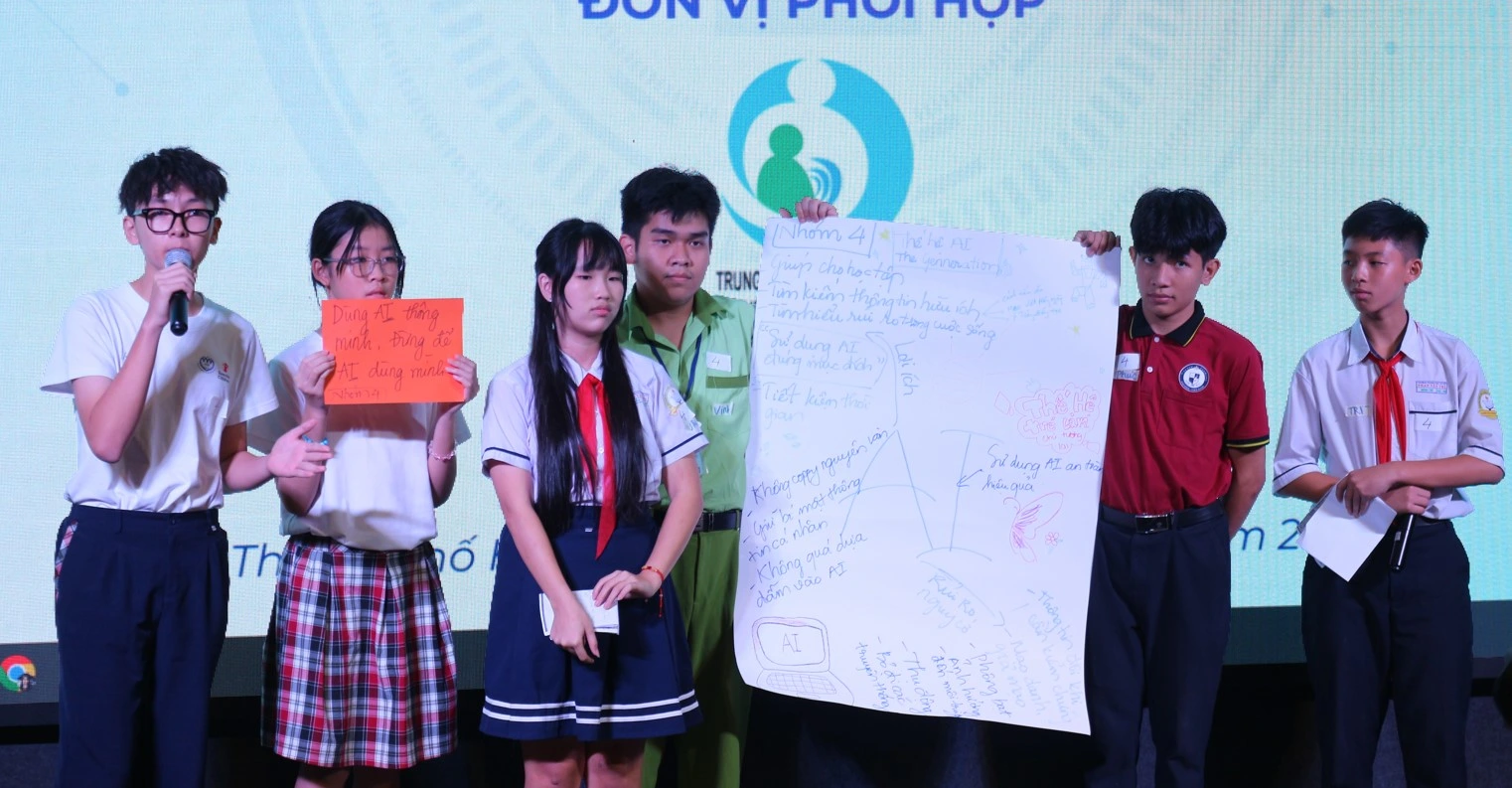 Học sinh lo ngại 'phông bạt' bằng AI: Ngồi nhà vẫn check-in như thật