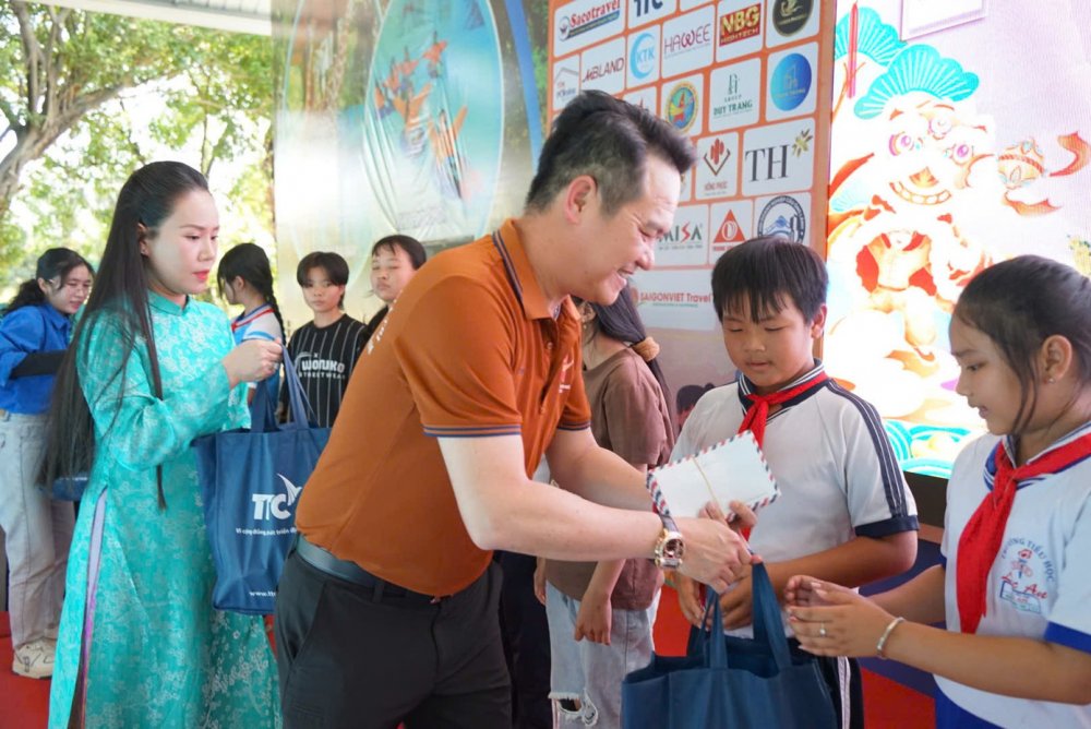 Tết ấm áp đến với những mảnh đời khó khăn tại TPHCM