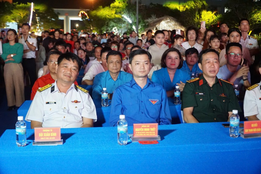 Anh Nguyễn Minh Triết dự chương trình 'Đêm hội sắc xuân' tại Vùng 4 Hải quân