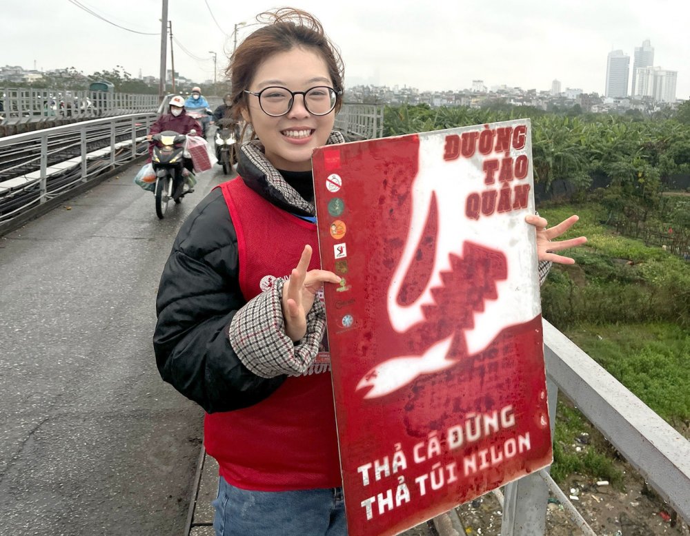 Gen Z làm 'Đường Táo Quân' gìn giữ Tết xưa