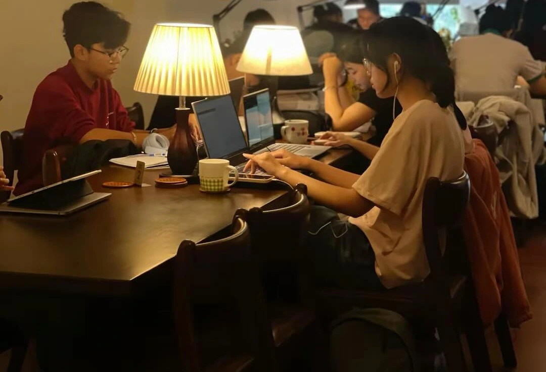 Sát tết, vẫn 'chạy deadline' xuyên đêm