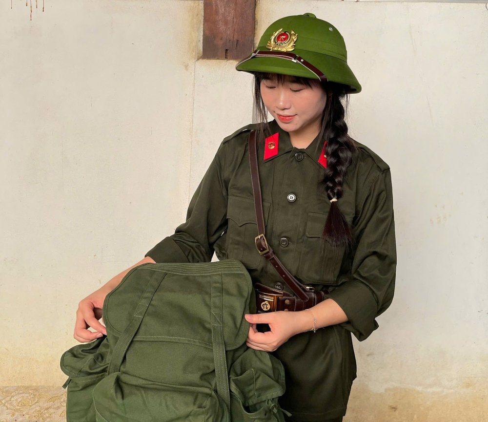 Cô gái Mường tốt nghiệp đại học loại giỏi, tình nguyện chọn màu áo lính