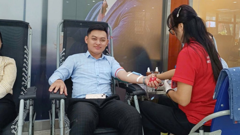 Thạc sĩ tình nguyện nhập ngũ