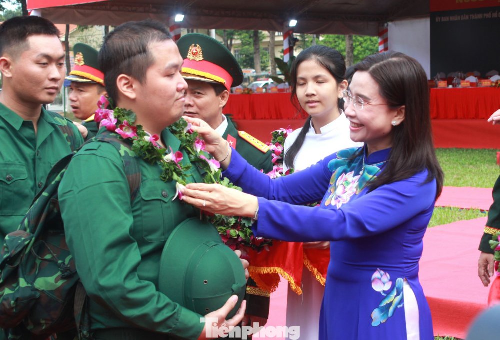 Bí thư T.Ư Đoàn Nguyễn Phạm Duy Trang tiễn thanh niên TPHCM lên đường nhập ngũ