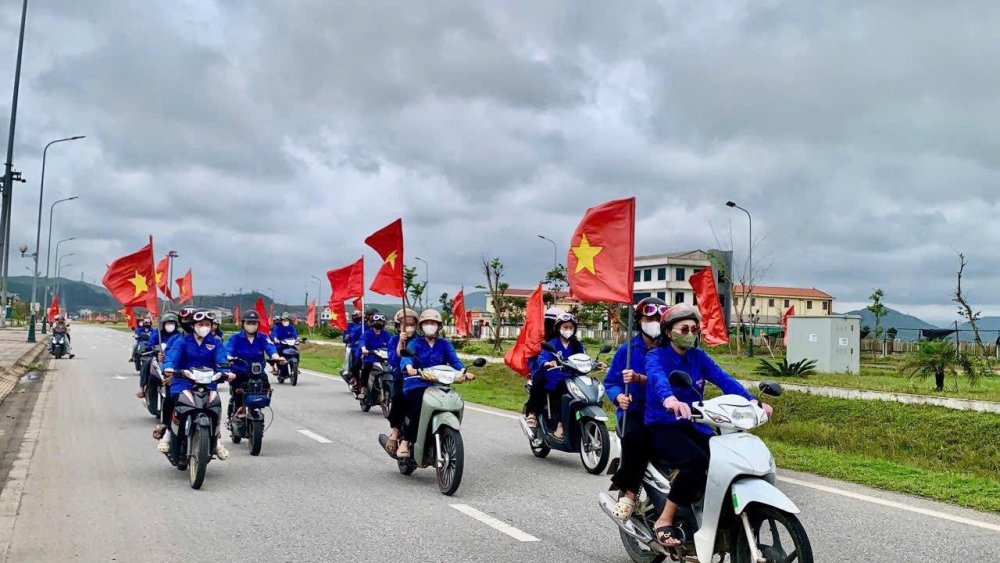 Tổ thông tin lưu động 'làm nóng' không khí hướng về ngày hội bầu cử