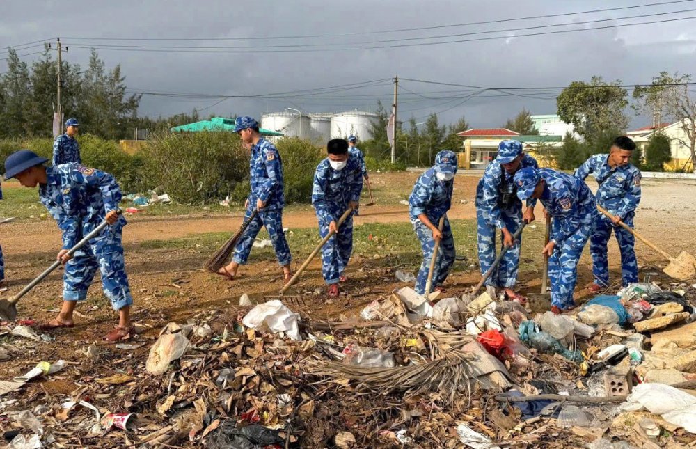 Sôi nổi Ngày Chủ nhật xanh của Tuổi trẻ Bộ Tư lệnh Vùng Cảnh sát biển 2