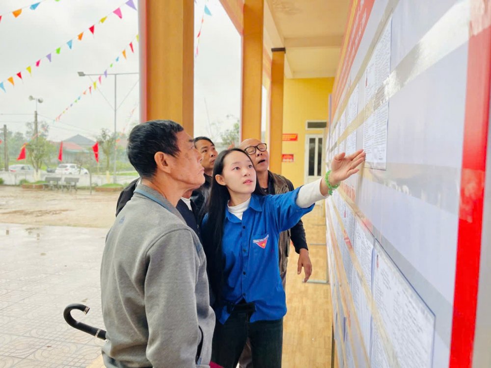Tuổi trẻ Hà Tĩnh để lại dấu ấn đẹp tại các điểm bầu cử