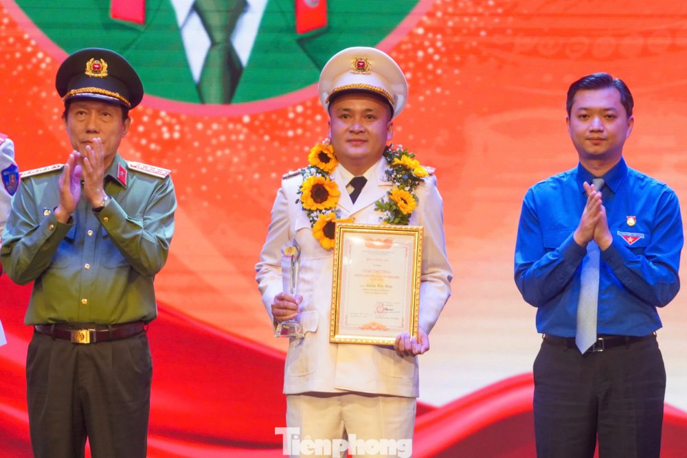 Tuyên dương 20 Gương mặt trẻ Công an tiêu biểu năm 2025