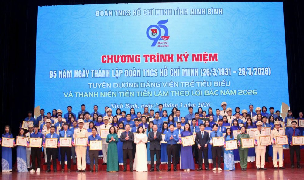 Tuyên dương 95 đảng viên trẻ tiêu biểu và thanh niên tiên tiến làm theo lời Bác tỉnh Ninh Bình