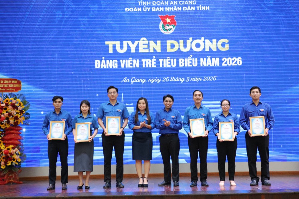 An Giang tuyên dương đảng viên trẻ, thanh niên tiên tiến làm theo lời Bác