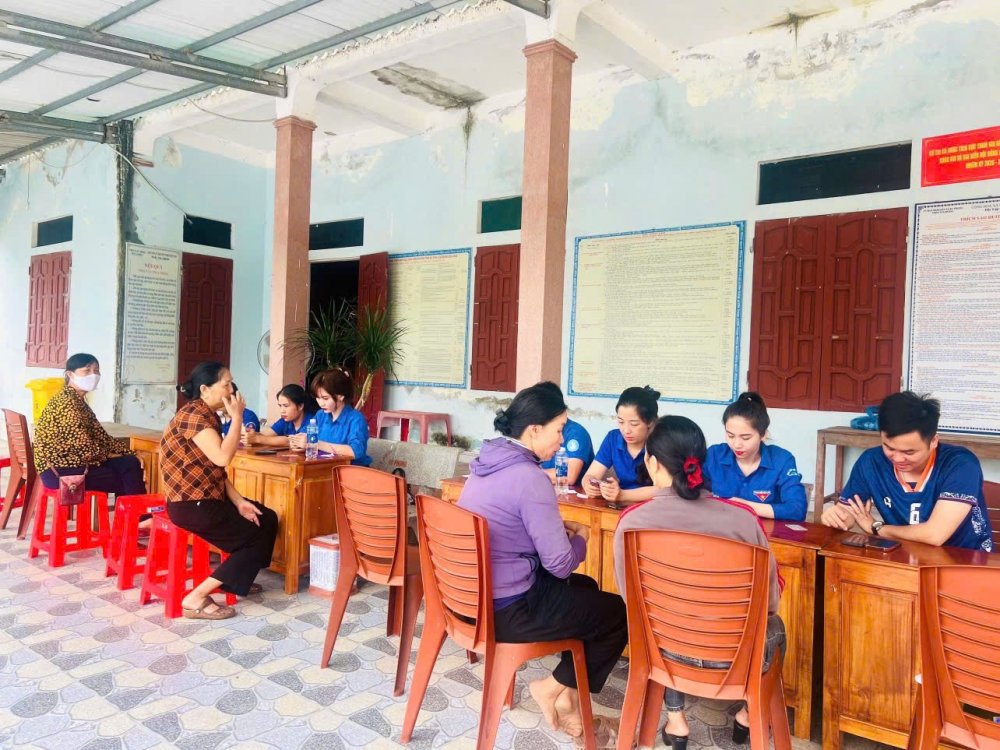 Tuổi trẻ 'thắp lửa', đưa chuyển đổi số về từng thôn xóm