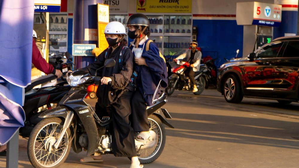 Người trẻ lên kế hoạch chi tiêu thời bão giá