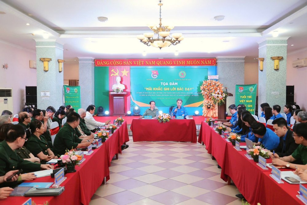 Kỷ niệm 75 năm Ngày Bác Hồ đến thăm và tặng thơ Thanh niên xung phong