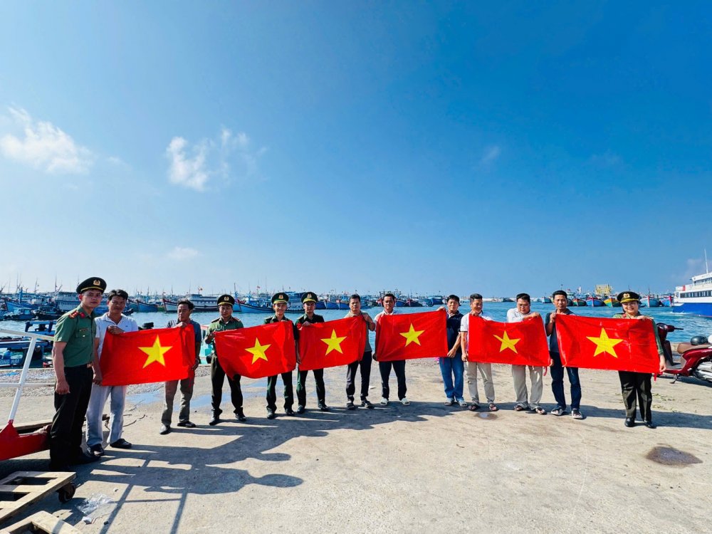 Sôi nổi các hoạt động tình nguyện trên đặc khu Phú Quý