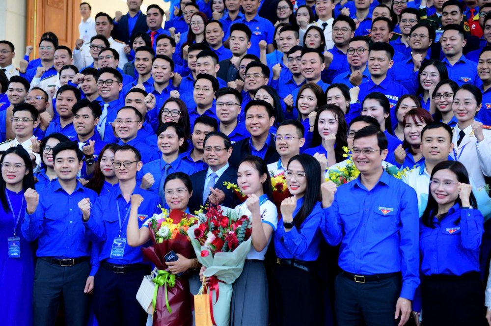 Thủ tướng nhắn nhủ '6 tiên phong': Người trẻ gạt tư duy bằng cấp, dám bước vào vùng chưa có lối mòn