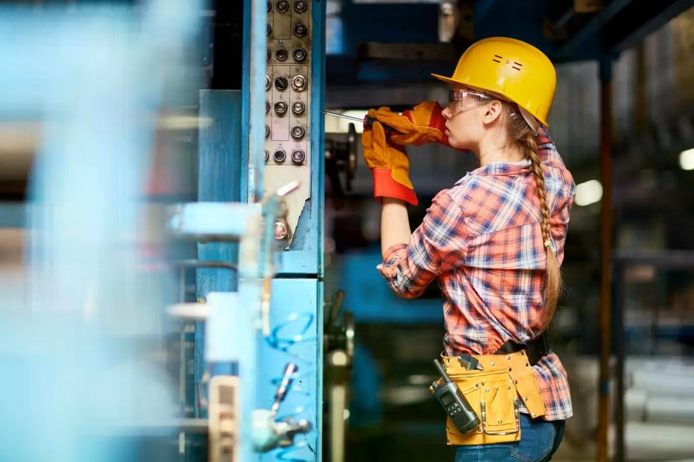 Gen Z đổ xô đi học nghề vì sợ bị AI thay thế