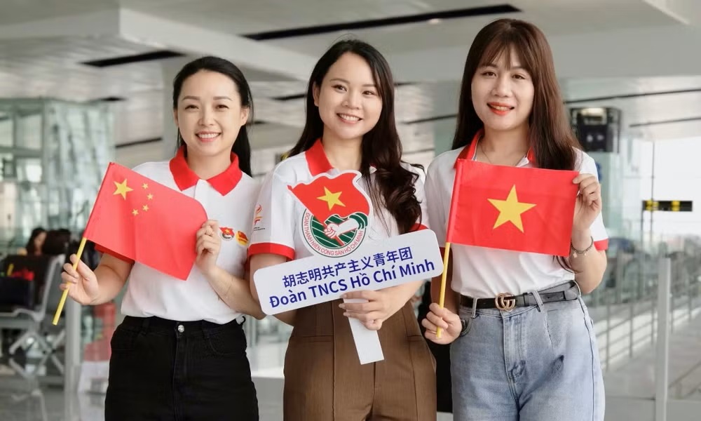 Gần 200 đại biểu thanh thiếu nhi tham gia Hành trình đỏ 2026 tại Trung Quốc