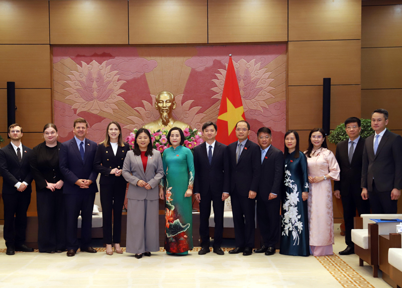 Phó Chủ tịch Quốc hội Nguyễn Thị Thanh tiếp xã giao đoàn đại biểu Hội đồng Giao lưu Chính trị Australia