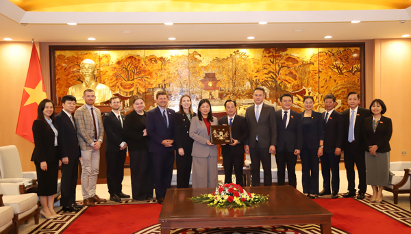 Phó Chủ tịch Thường trực Hội đồng Nhân dân TP Hà Nội tiếp xã giao đoàn đại biểu Hội đồng Giao lưu Chính trị Australia
