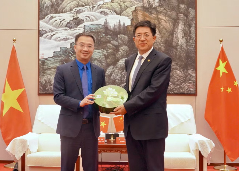 Anh Nguyễn Tường Lâm gặp xã giao Bí thư thứ nhất T.Ư Đoàn TNCS Trung Quốc