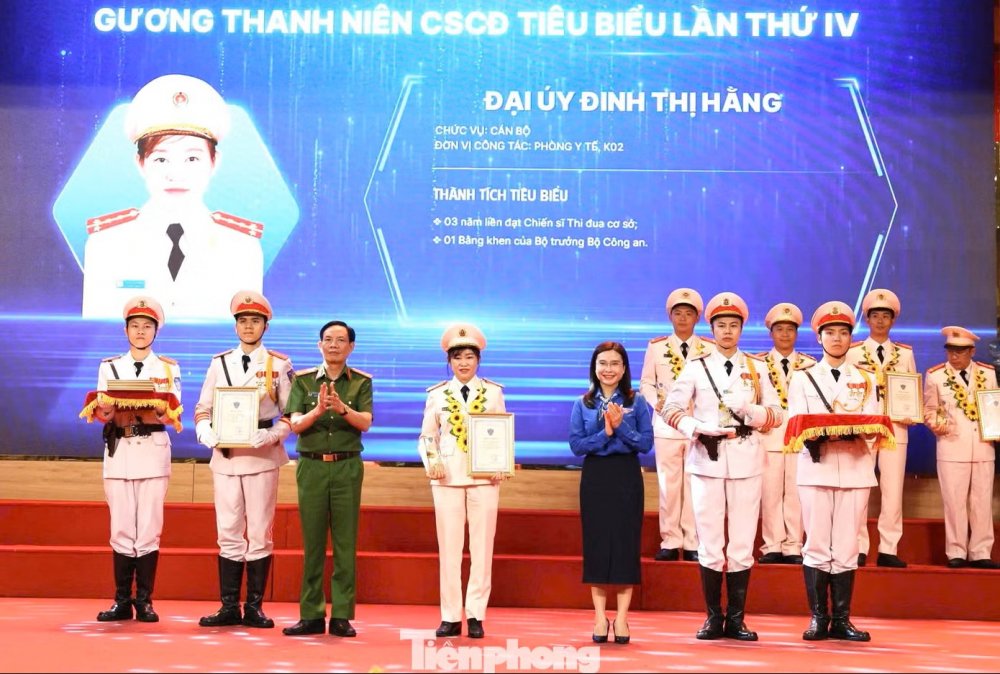 Tuyên dương 19 gương thanh niên Cảnh sát cơ động tiêu biểu
