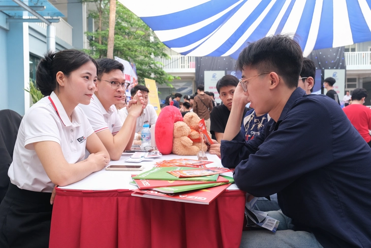Doanh nghiệp 'săn' kỹ sư: Những điều sinh viên cần làm để không trượt phỏng vấn