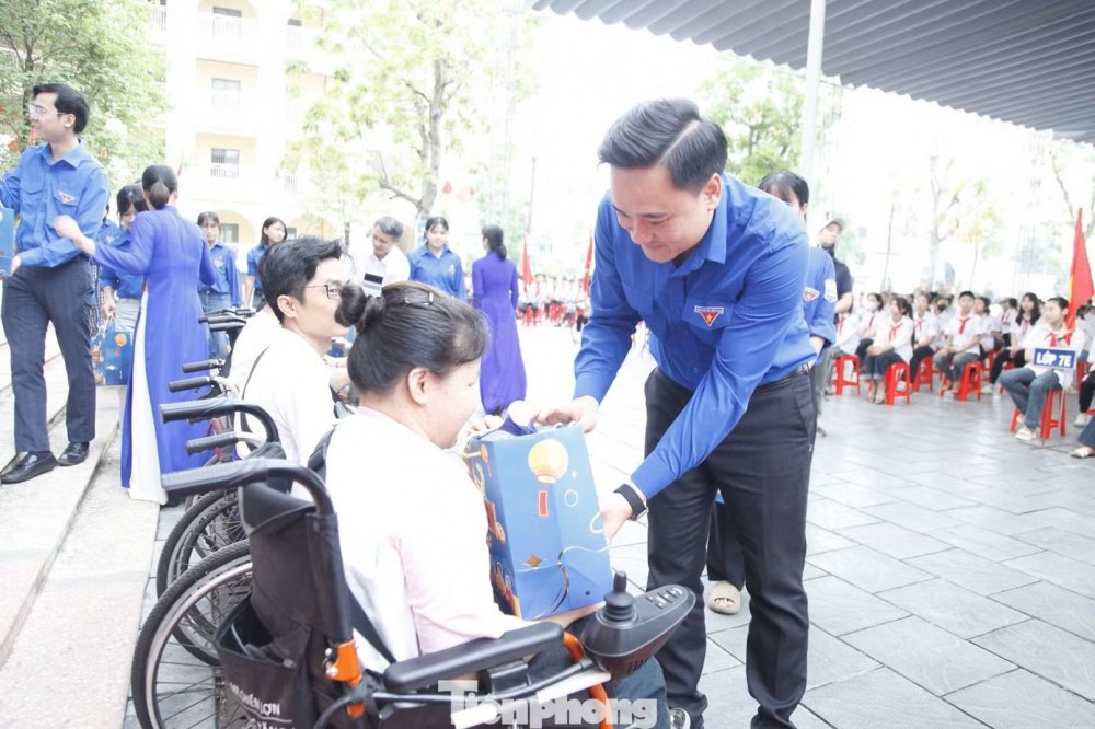 Thanh niên khuyết tật Bắc Ninh viết tiếp câu chuyện vượt lên số phận