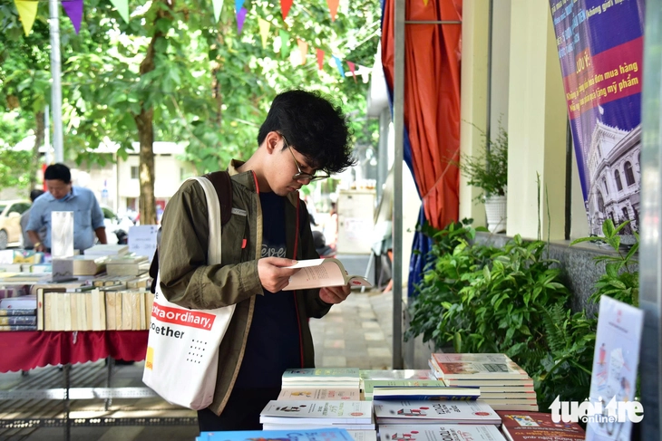 Đọc từ tò mò đến say mê, từ Đông y đến tiểu thuyết: Đừng đọc theo trend, hãy chọn cuốn bạn cần nhất