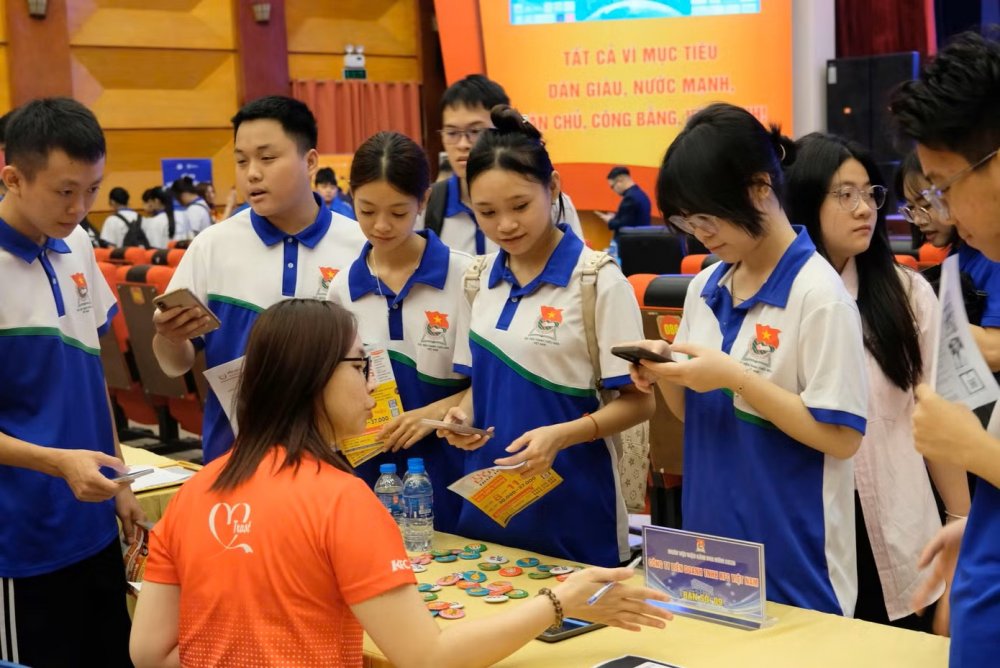 Sôi nổi ngày hội việc làm của sinh viên trường Đoàn