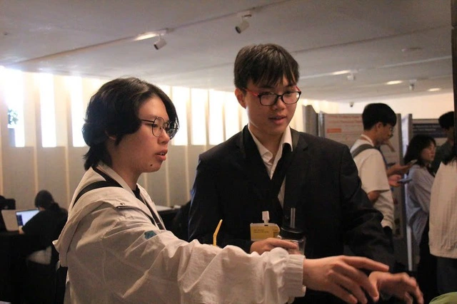 Sinh viên Việt Nam có bài báo A* tại hội nghị hàng đầu thế giới về người-máy