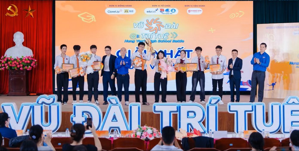 Học sinh đến từ Trường THPT Dương Quảng Hàm giành giải Nhất cuộc thi tiếng Anh “Vũ đài trí tuệ – Hung Yen’s High School Battle”