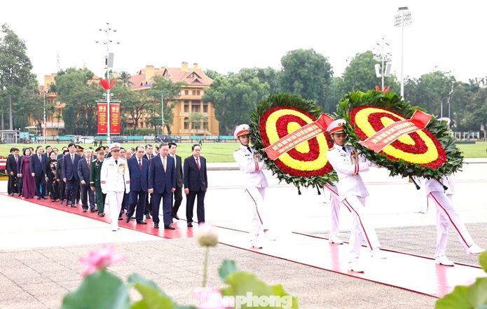 Lãnh đạo Đảng, Nhà nước vào Lăng viếng Chủ tịch Hồ Chí Minh
