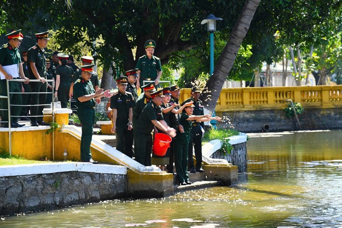 Giao lưu sĩ quan trẻ quân đội ba nước Việt Nam - Lào - Campuchia