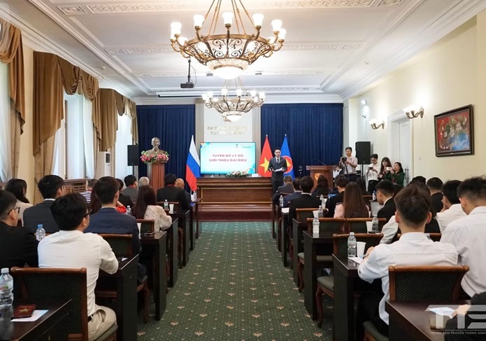 Anh Bùi Tuấn Anh làm Chủ tịch Hội Sinh viên Việt Nam tại Nga khóa 2