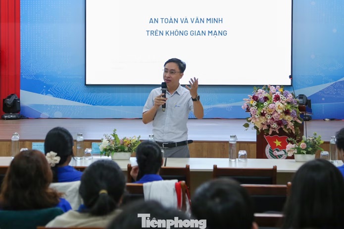 'Lá chắn số' cho người trẻ trên không gian mạng