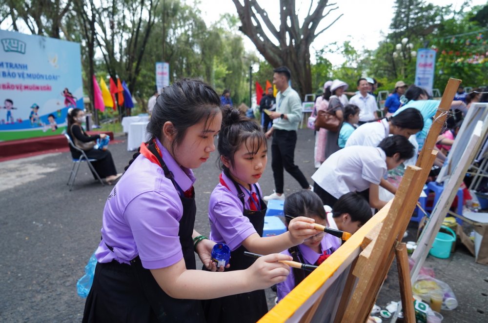 Hơn 100 thiếu nhi cùng tham gia vẽ tranh bảo vệ môi trường