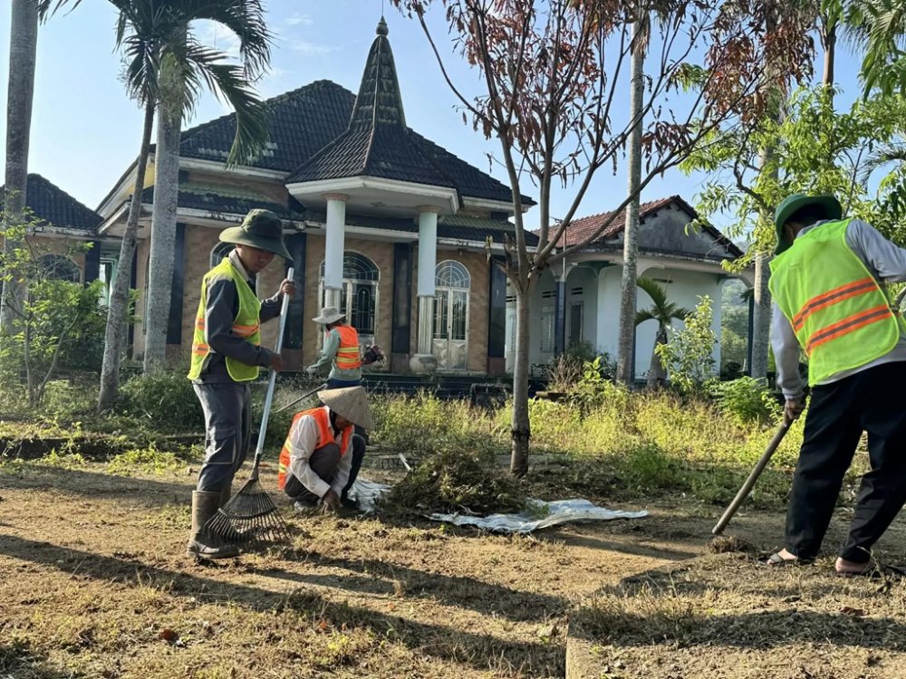 Không nhận tiền công, nhóm 5 người trẻ dọn nhà miễn phí suốt gần 4 năm