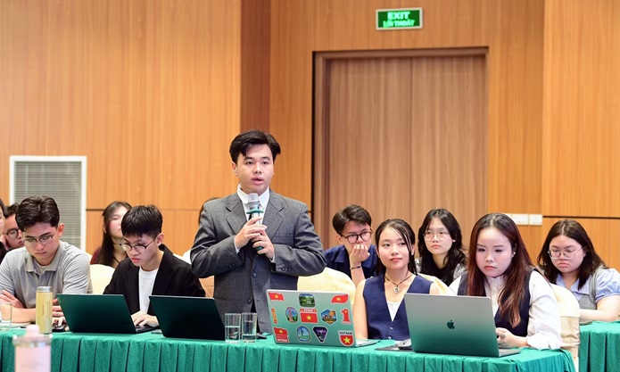 Người trẻ trao đổi về công việc xanh và công việc thỏa đáng