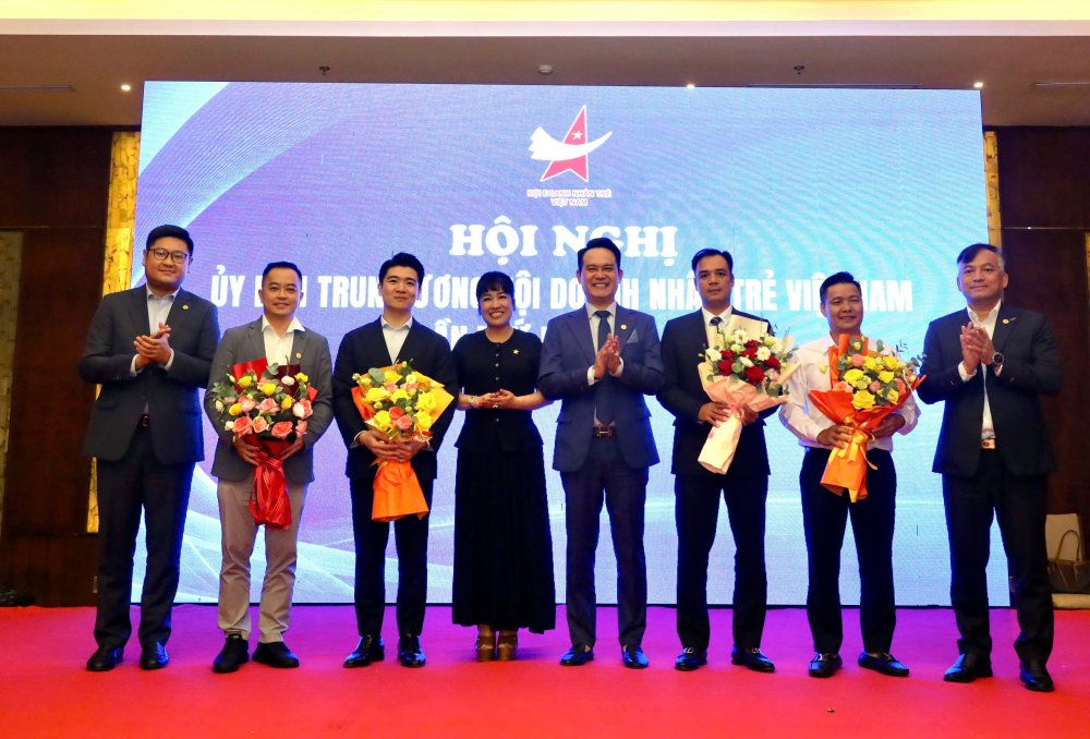 Hội nghị Uỷ ban Trung ương Hội Doanh nhân trẻ Việt Nam lần thứ 3, khoá VIII