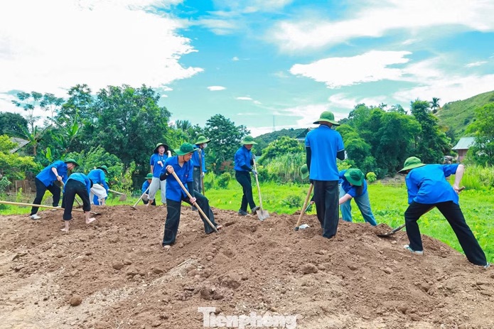 Màu áo xanh tình nguyện phủ khắp miền núi xứ Nghệ