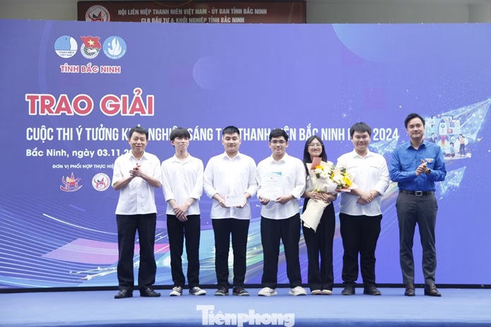 Từ xe ôm đến ông chủ quán cà phê nhờ vốn của Đoàn