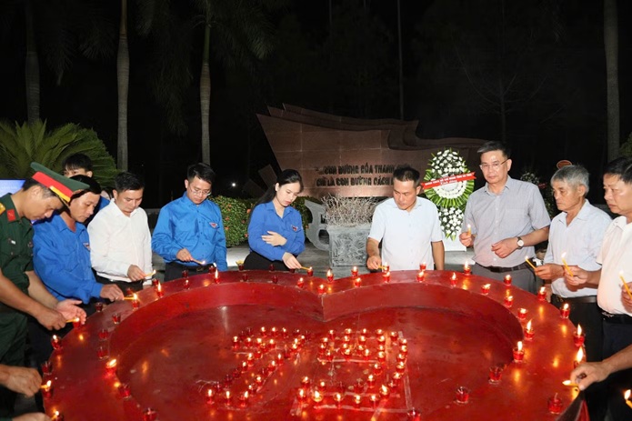 Tuổi trẻ Hà Tĩnh thắp nến tri ân Anh hùng liệt sĩ Lý Tự Trọng
