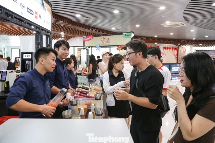 Gen Z Đà Nẵng trải nghiệm cà phê mắm, cà phê sâm…