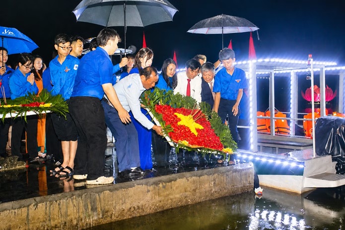 Tri ân trên dòng Thạch Hãn, chiếu phim cách mạng thắp sáng lý tưởng thanh niên
